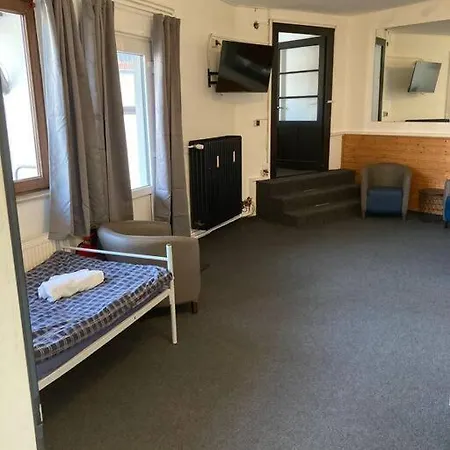 Geraeumige Monteurs *